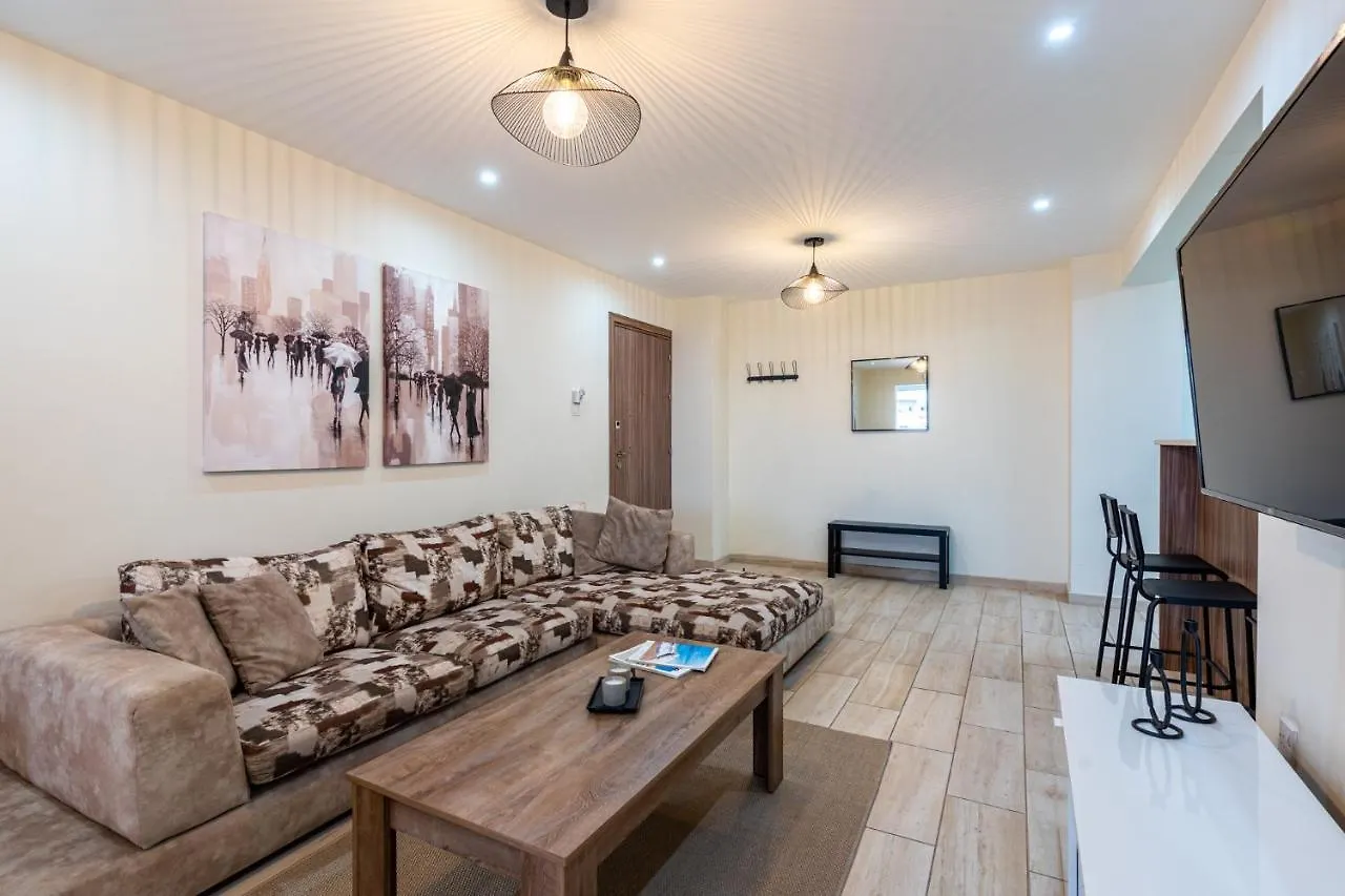 Celeste 3-Bedroom Apartment In ラルナカ