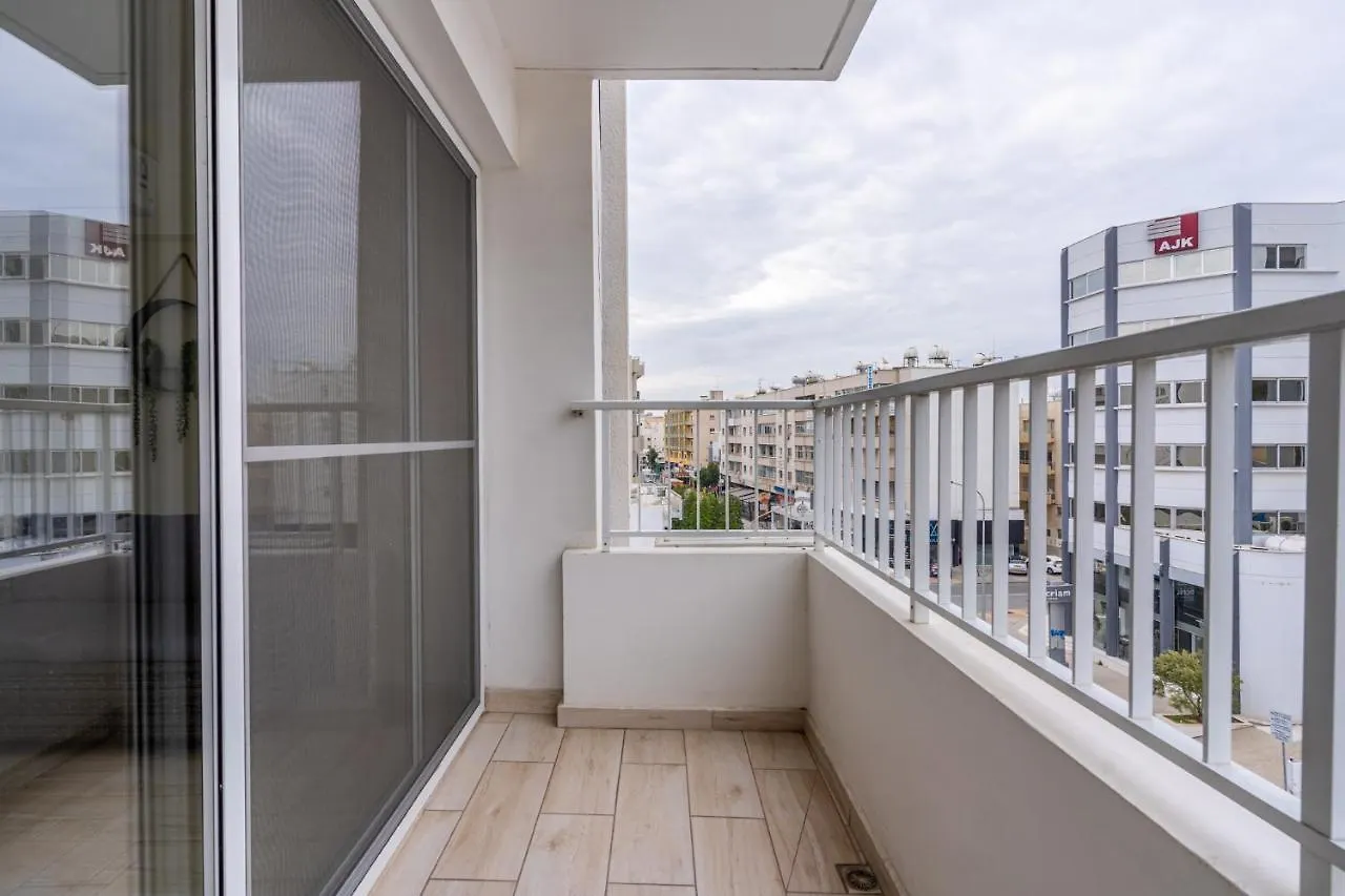 Celeste 3-Bedroom Apartment In ラルナカ