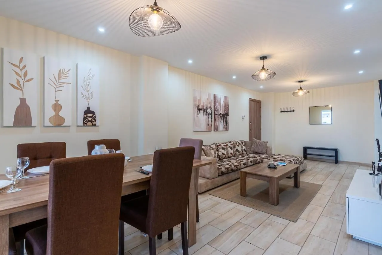 Celeste 3-Bedroom Apartment In ラルナカ