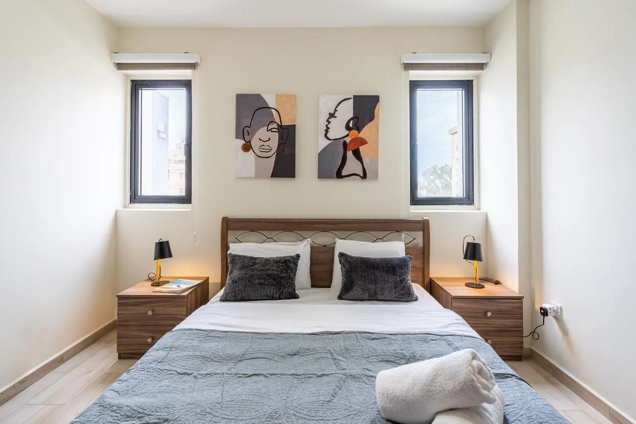 Celeste 3-Bedroom Apartment In ラルナカ 0*,